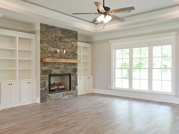 3rd image of 215 Thistledown Dr