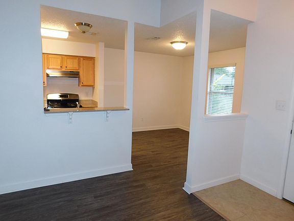 5th image of 41 Serenata Ct