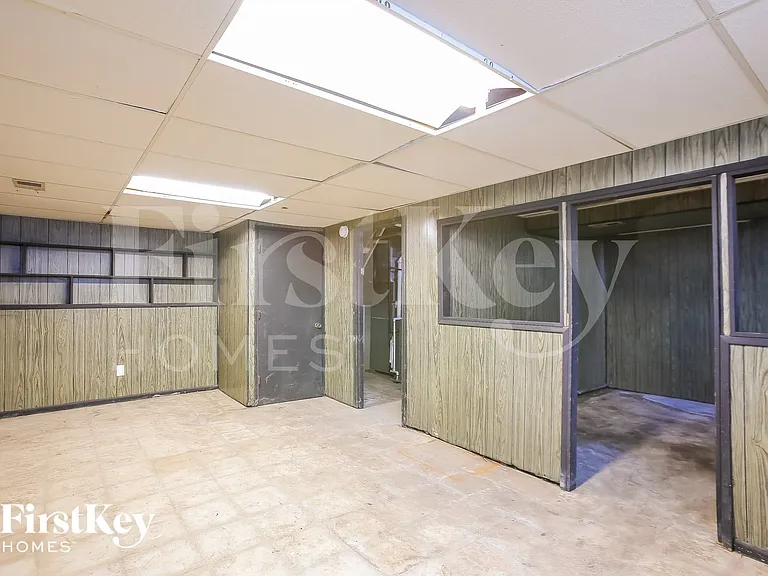1720 Wornall Rd — Photo 13