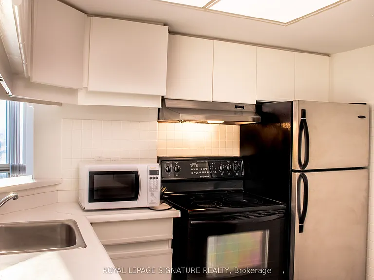 1001 Bay St #3403 — Photo 19
