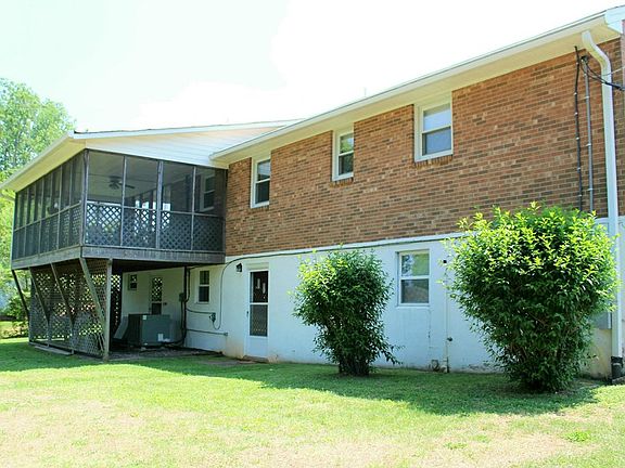 4th image of 408 Vaden Dr