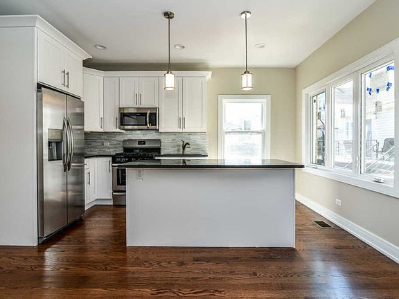 5th image of 2653 N Melvina Ave