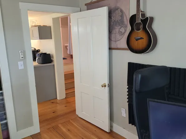 9 Hill Ave, Ashland, NH 03217