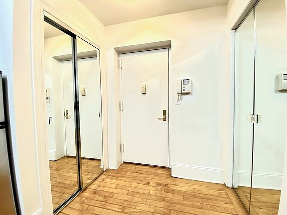 5th image of 210 W 94th St APT 6D