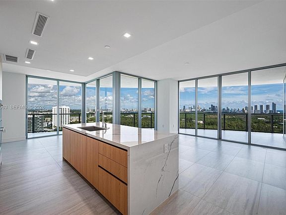 4th image of 2411 Laguna Cir #2311
