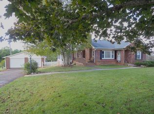 2499 Hunters Ridge Rd, Hillsville, VA 24343