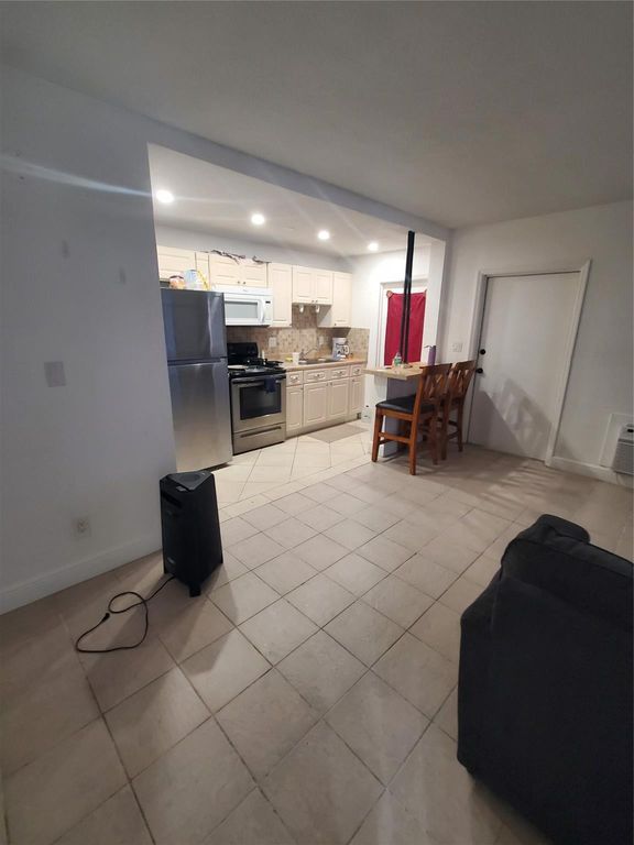 1021 NE 24th Avenue #4, photo 6