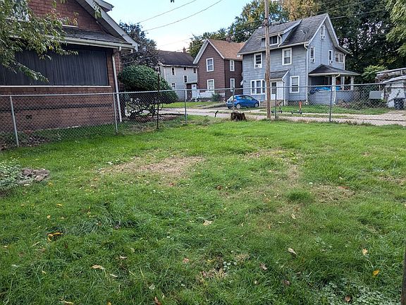 5th image of 766 Hazel St Unit 1