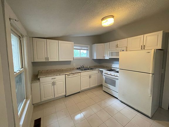 2nd image of 181 Winchester Ave Unit 1