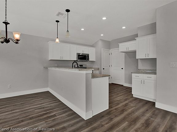 5th image of 492 Johnson Ave NE