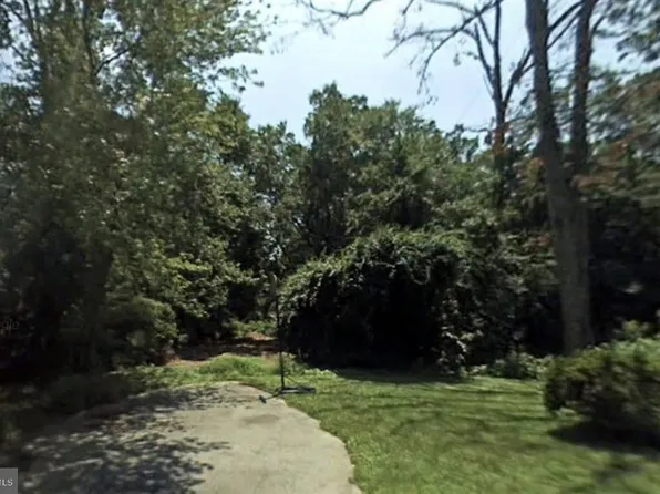 7937 E Riverside Dr, Pasadena, MD 21122