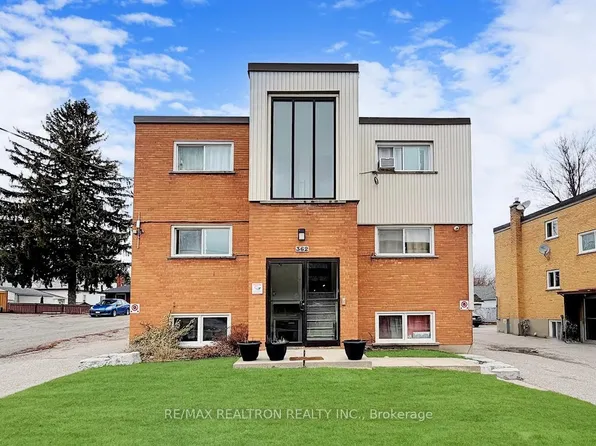 362 Elgin Ct #3, Oshawa, ON L1J 2P4