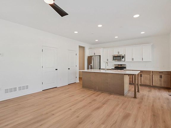 5th image of 3173 Drumlin Ridge Drive