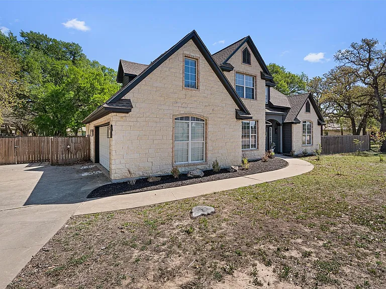 312 Country Club Dr — Photo 4