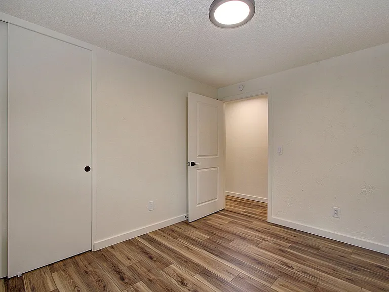 14317 SE 14th St — Photo 19