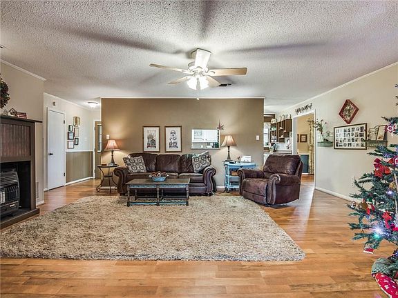 4th image of 631 County Road 3101