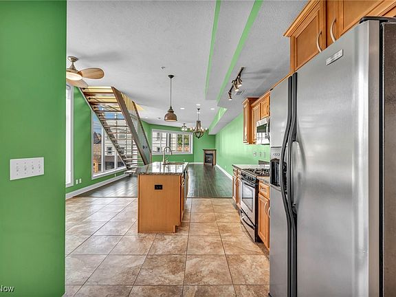 4th image of 1411 Rosewood Ave #R-207