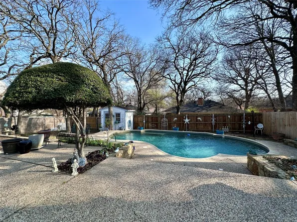 6752 Inwood Dr, North Richland Hills, TX 76182