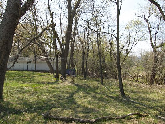 3rd image of 621 Lyman Blvd