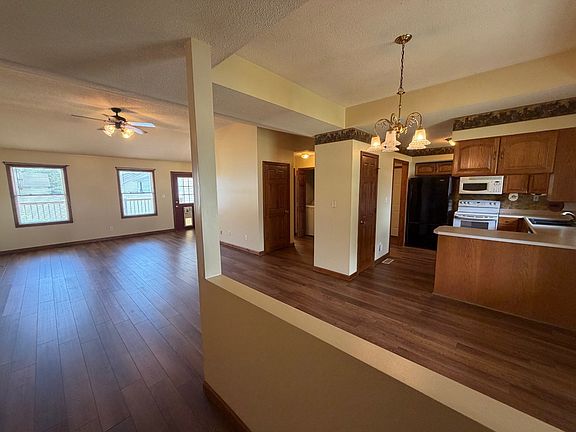 3rd image of 1401 Jason Ln