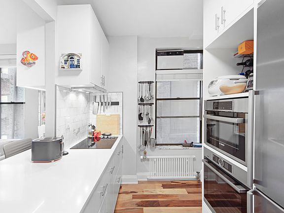 5th image of 64 Macdougal St APT 13