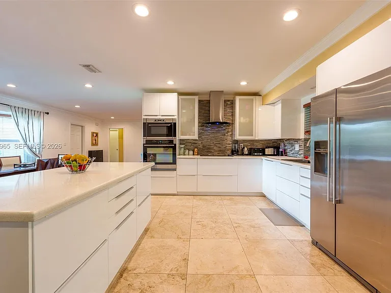 740 Ridgewood Ln — Photo 8