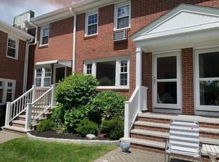 50 Lake St APT D, Winchester, MA 01890