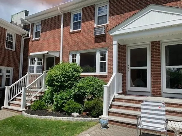 50 Lake St APT D, Winchester, MA 01890