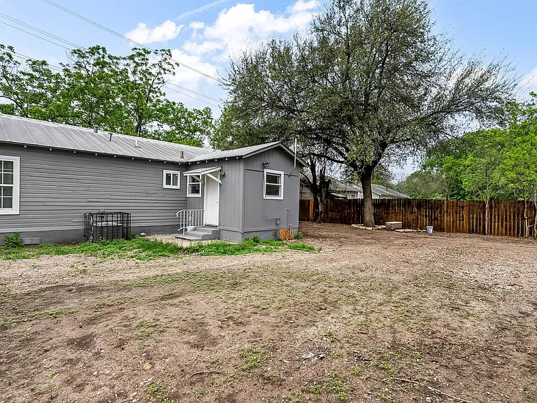 1135 Ceralvo St — Photo 15