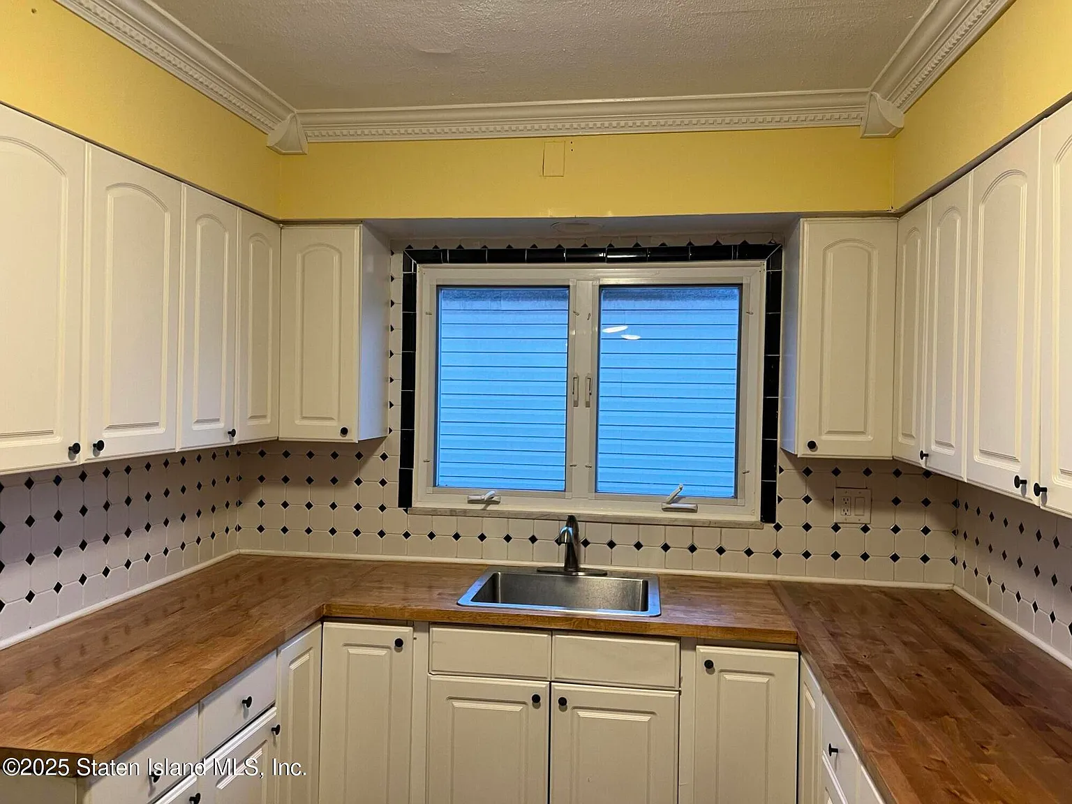 3 bed, 2.0 bath, 3520 sqft, $3,000 — Photo 3