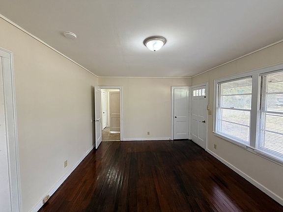 5th image of 1701 N Troup St