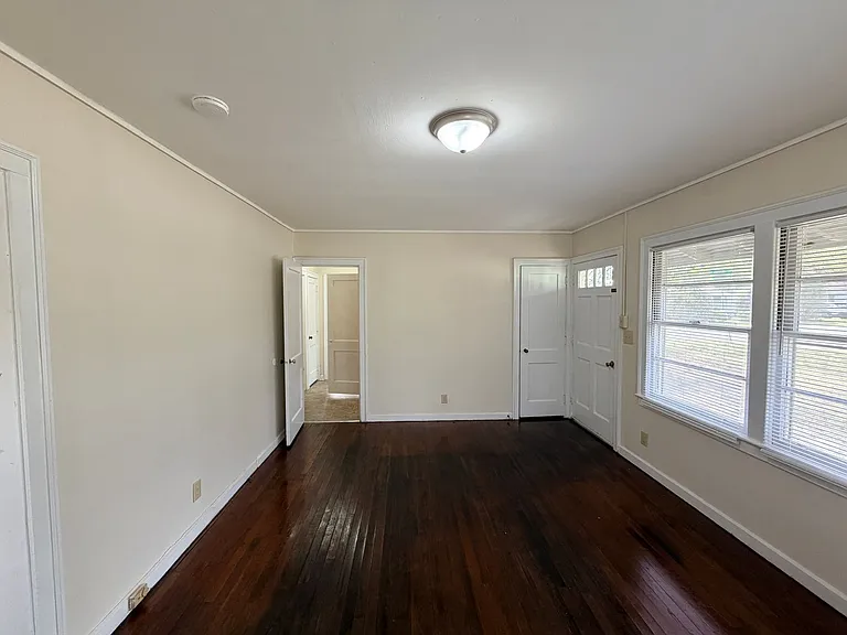 1701 N Troup St — Photo 5