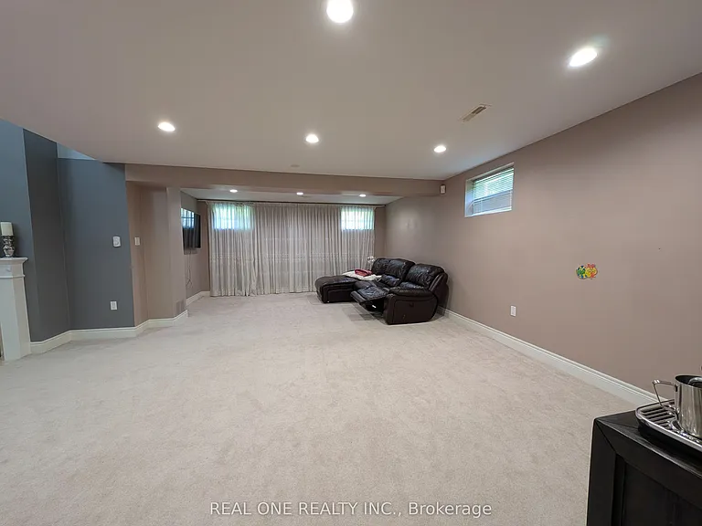 162 Golden Meadow Rd N — Photo 18