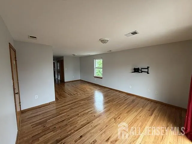 817 Jackson Ave — Photo 4