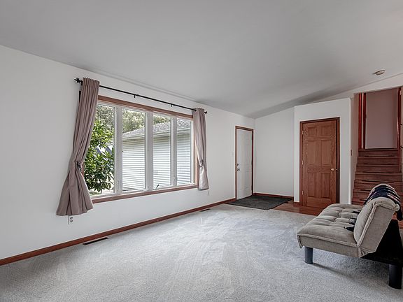 3rd image of 1412 Essex Dr