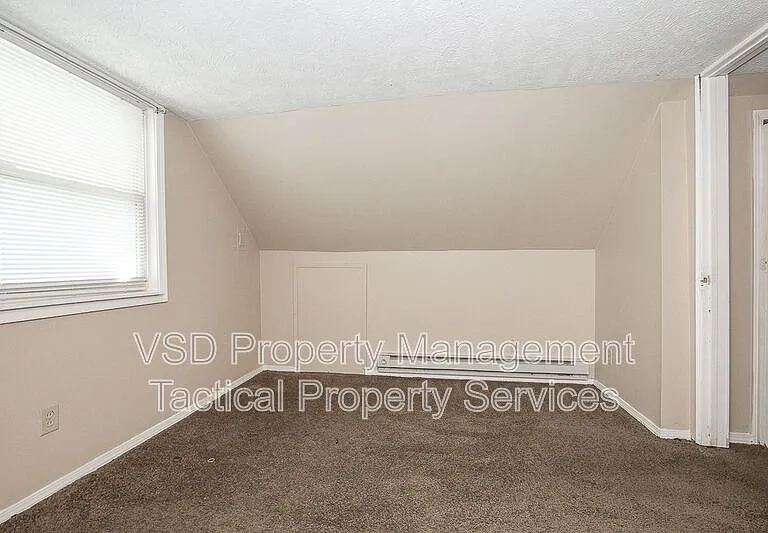 374 E 232nd St — Photo 9