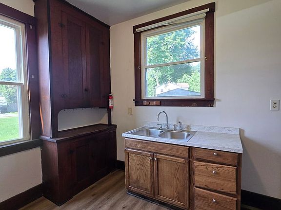 3rd image of 216 Clifford Ave #B