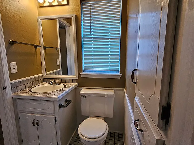 1428 Princeton Cir — Photo 19