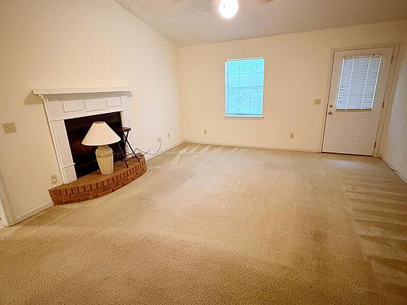 3rd image of 200-200 Woodland Cir