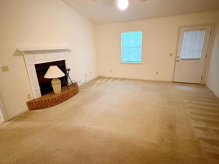 200-200 Woodland Cir — Photo 3