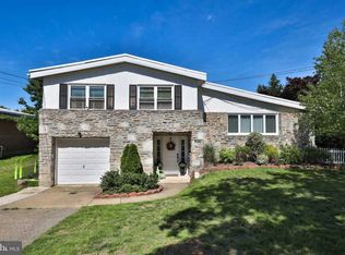 203 Radburn Rd, Philadelphia, PA 19115