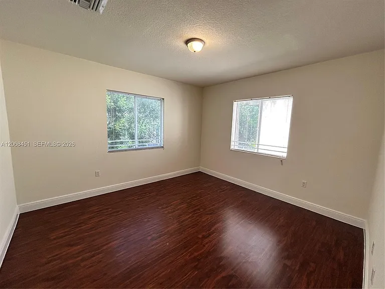 2931 Sheridan Ave #12 — Photo 6