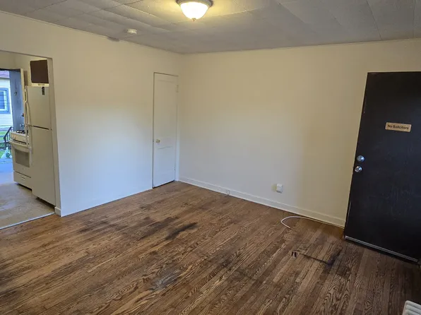 927 Broadway Ave #933, North Chicago, IL 60064