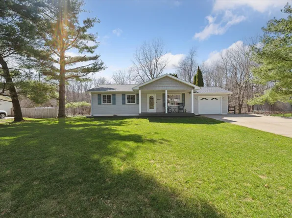 13310 Heather Ln, Perry, MI 48872