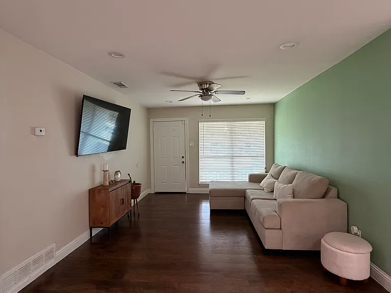 9605 Kittyhawk Ln — Photo 1