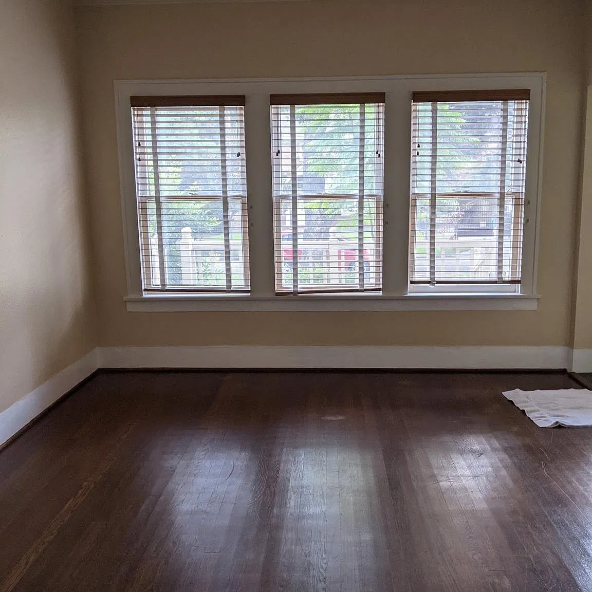 2 bed, 1.0 bath, 1906 sqft, $1,695 — Photo 2
