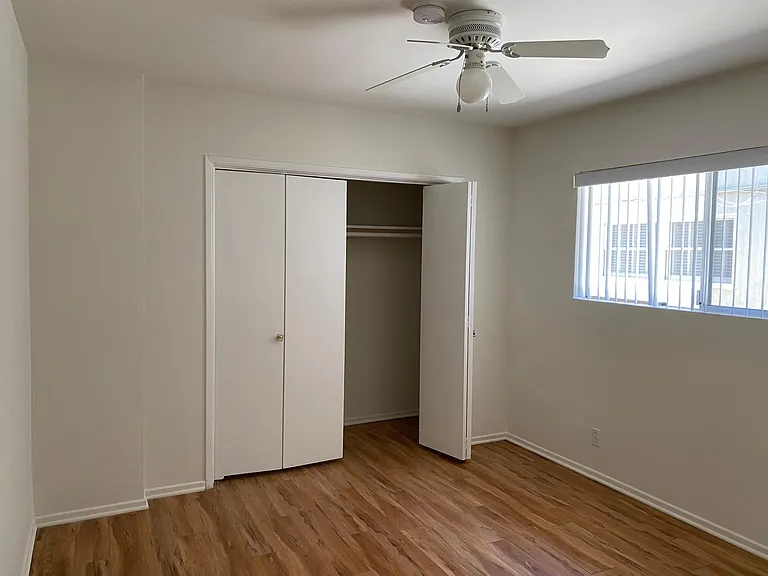 15204 Dickens St — Photo 7