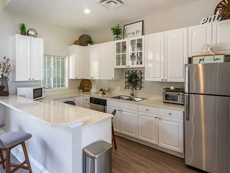 Woodridge Apartments — Photo 14