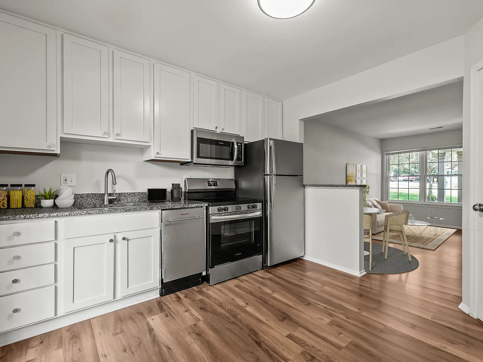 Plymouth Gardens Apartments — Photo 4