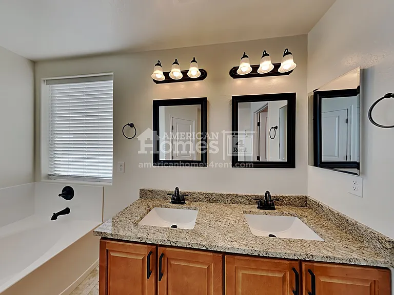 17238 W Maui Ln — Photo 14